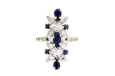 Lot 239 - A SAPPHIRE AND DIAMOND RING