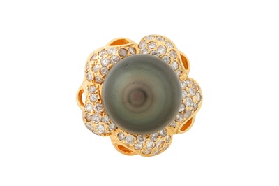 Lot 198 - A CULTURED PEARL AND DIAMOND RING