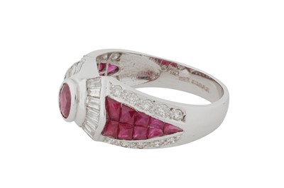 Lot 113 - A RUBY AND DIAMOND RING, CIRCA 2004