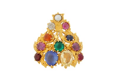 Lot 70 - A MULTI GEM-SET RING