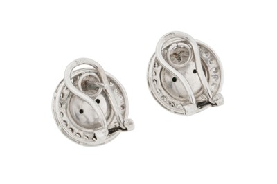 Lot 137 - A PAIR OF JADE AND DIAMOND STUD EARRINGS