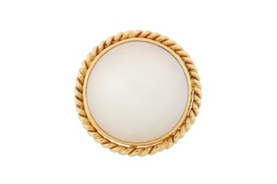 Lot 80 - A MABÉ PEARL RING