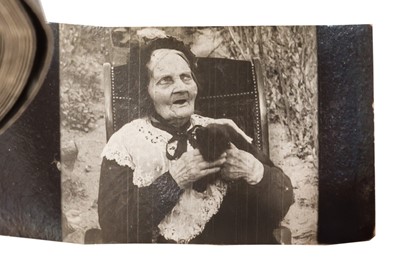 Lot 32 - A Tabletop Kinora Viewer with a Selection of Reels