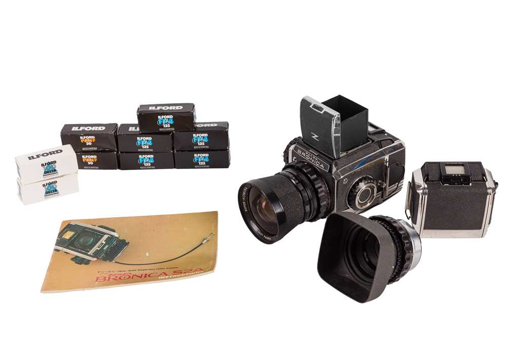 Lot 141 - A Zenza Bronica S2A Medium Format SLR Camera Outfit