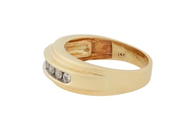 Lot 166 - A SEVEN-STONE DIAMOND RING