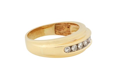 Lot 166 - A SEVEN-STONE DIAMOND RING