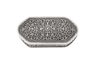 Lot 137 - An early 20th century Ceylonese (Sri Lankan) unmarked silver lime box, Kandy circa 1920