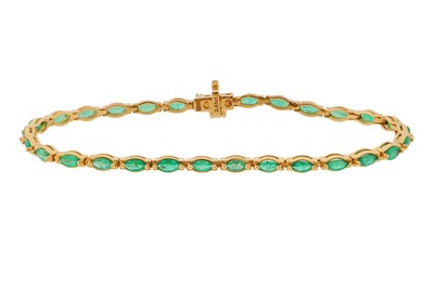 Lot 158 - AN EMERALD LINE BRACELET