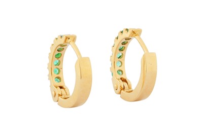 Lot 165 - A PAIR OF EMERALD HOOP EARRINGS