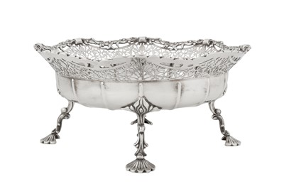 Lot 389 - A George V sterling silver fruit bowl, London 1917 by Reid and Sons Ltd