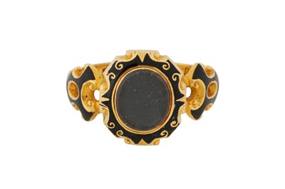 Lot 7 - AN ENAMEL AND HAIRWORK MOURNING GOLD RING, CIRCA 1872