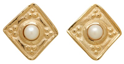 Lot 37 - Givenchy Ivory Pearl Geometric Clip On Earrings