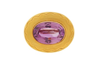 Lot 193 - AN AMETHYST BROOCH