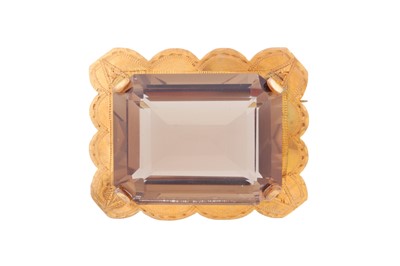 Lot 59 - A SMOKY QUARTZ BROOCH