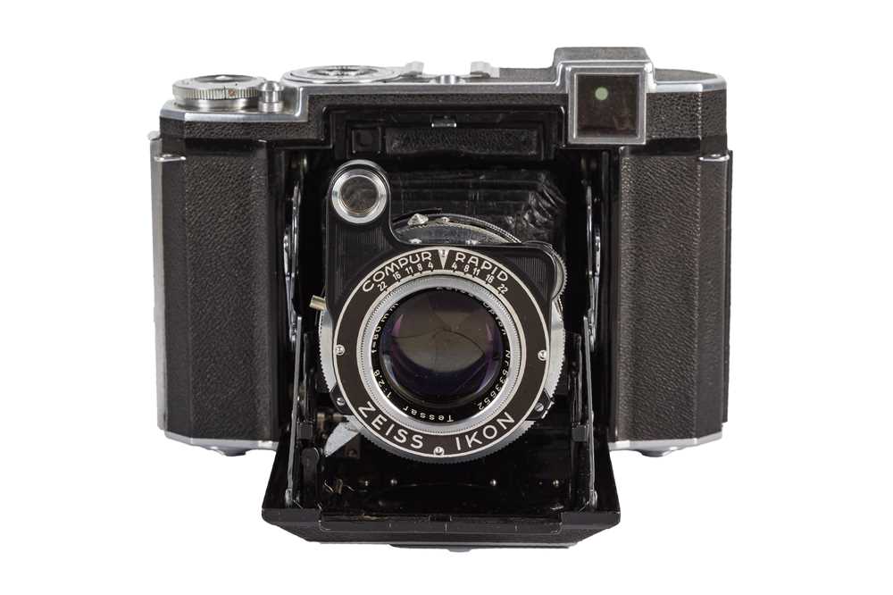 Lot 121 - A Zeiss Ikon Super Ikonta 532/16 Medium
