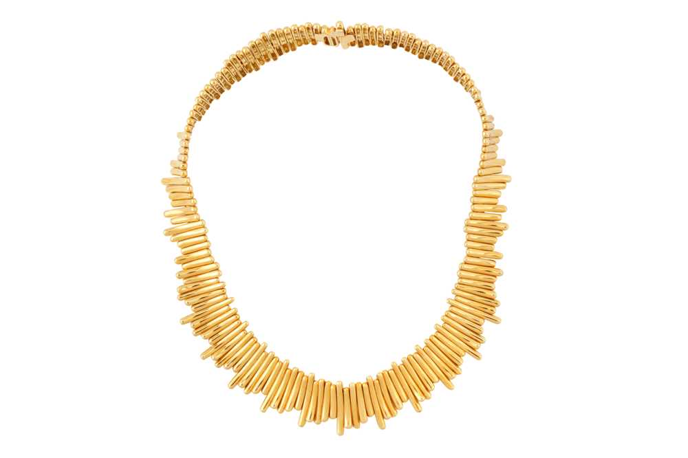 99 - TIFFANY & Co. Ι A GOLD FRINGE NECKLACE, CIRCA 2002