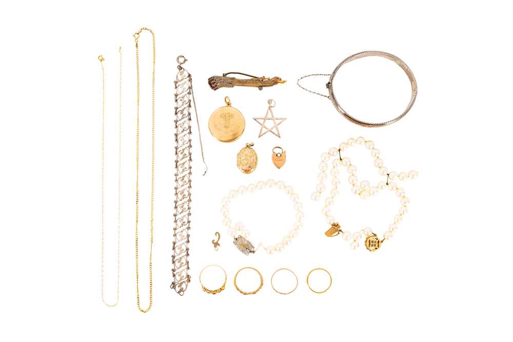 Lot 123 - A GROUP OF JEWELLERY