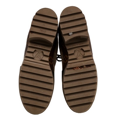 Lot 98 - Louis Vuitton Khaki Laureate Desert Boot - Size 39