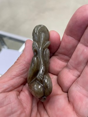 Lot 126 - A GROUP OF SEVEN CHINESE 'ANIMAL AND FRUITS' JADE CARVINGS