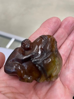 Lot 126 - A GROUP OF SEVEN CHINESE 'ANIMAL AND FRUITS' JADE CARVINGS