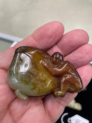Lot 126 - A GROUP OF SEVEN CHINESE 'ANIMAL AND FRUITS' JADE CARVINGS