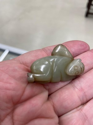 Lot 126 - A GROUP OF SEVEN CHINESE 'ANIMAL AND FRUITS' JADE CARVINGS