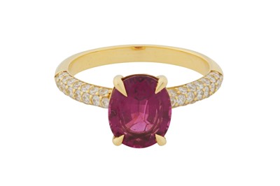 Lot 190 - A RHODOLITE GARNET AND DIAMOND RING, CIRCA 2019