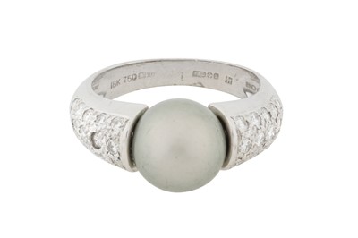 Lot 230 - BOODLES l A PEARL AND DIAMOND RING, CIRCA 1998