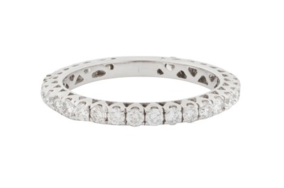 Lot 131 - A DIAMOND ETERNITY RING