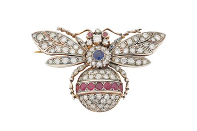 Lot 39 - A GEM-SET BEE BROOCH