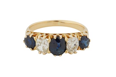 Lot 30 - A FIVE-STONE SAPPHIRE AND DIAMOND RING