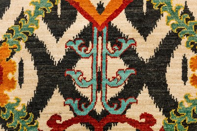 Lot 50 - A FINE ARTS & CRAFTS DESIGN RUNNER