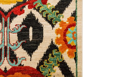 Lot 50 - A FINE ARTS & CRAFTS DESIGN RUNNER