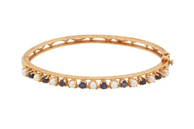 Lot 2 - A SAPPHIRE AND PEARL BANGLE