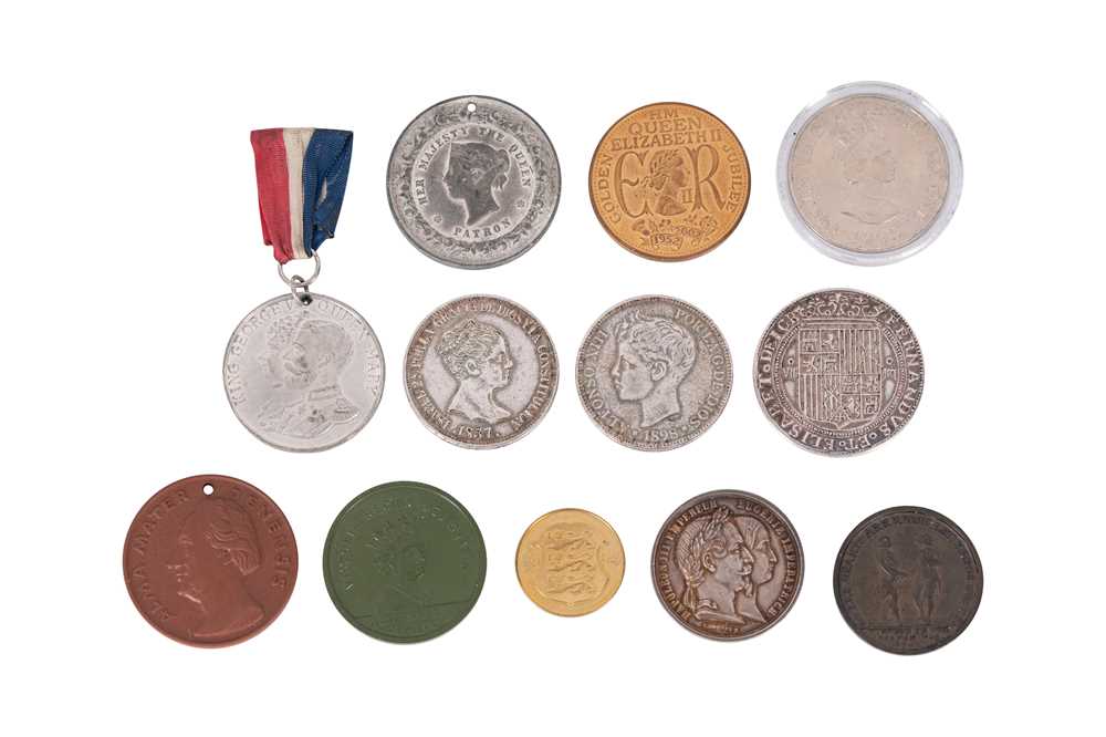 Lot 184 - A GROUP OF TWELVE ASSORTED COINS AND MEDALS