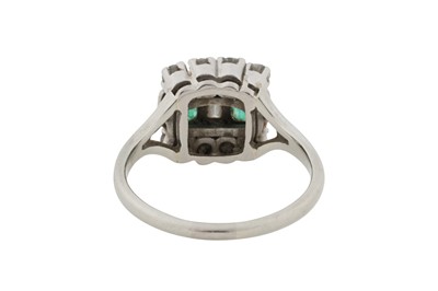 Lot 138 - AN EMERALD AND DIAMOND RING