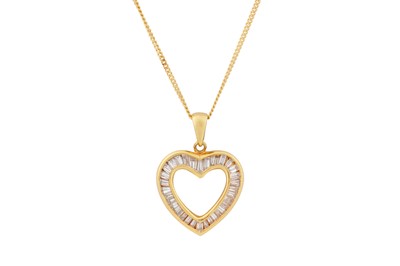 Lot 210 - A DIAMOND HEART PENDANT NECKLACE