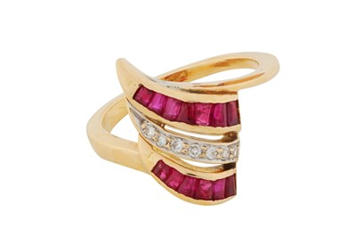 Lot 181 - A RUBY AND DIAMOND RING