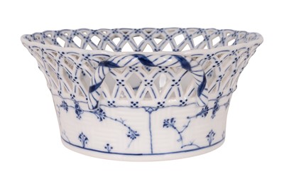 Lot 159 - 19th Century Royal Copenhagen 'Musselmalet' two handled basket