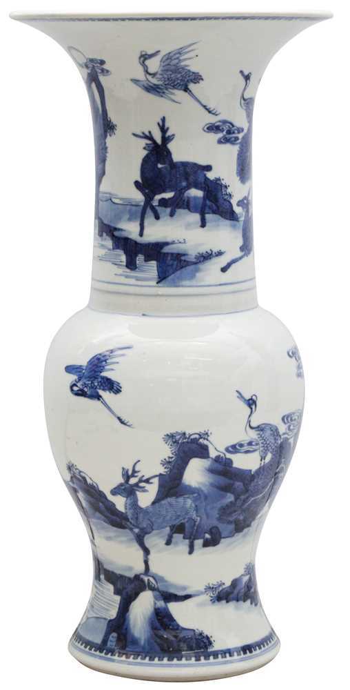 Lot 38 - A CHINESE BLUE AND WHITE 'DEER AND CRANES' PHOENIX-TAIL VASE