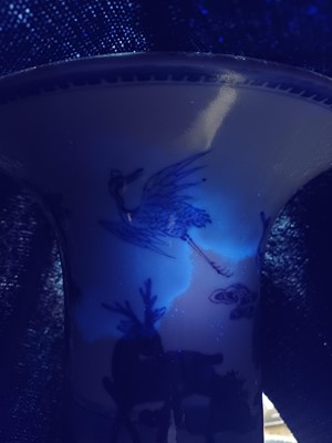 Lot 38 - A CHINESE BLUE AND WHITE 'DEER AND CRANES' PHOENIX-TAIL VASE