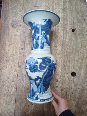 Lot 38 - A CHINESE BLUE AND WHITE 'DEER AND CRANES' PHOENIX-TAIL VASE