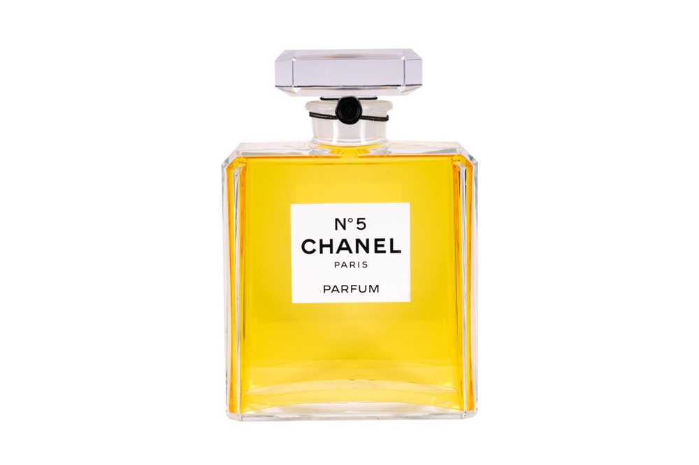 Lot 26 - Chanel No 5 Parfum Acrylic Factice Bottle