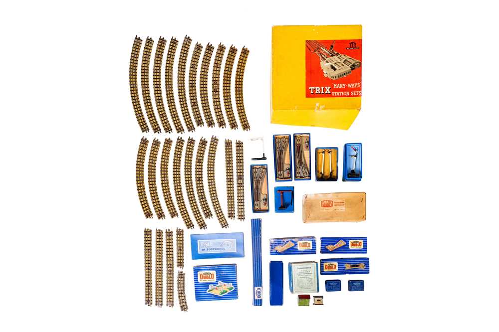 Lot 432 - A LARGE GROUP OF HORNBY 3 RAIL ACCESSORIES AND TRACK