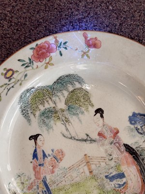 Lot 188 - A CHINESE FAMILLE-ROSE 'LADIES' DISH