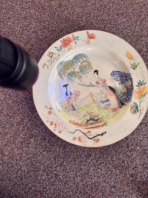 Lot 188 - A CHINESE FAMILLE-ROSE 'LADIES' DISH