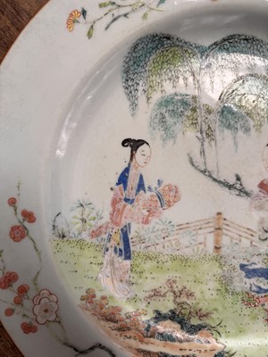 Lot 188 - A CHINESE FAMILLE-ROSE 'LADIES' DISH