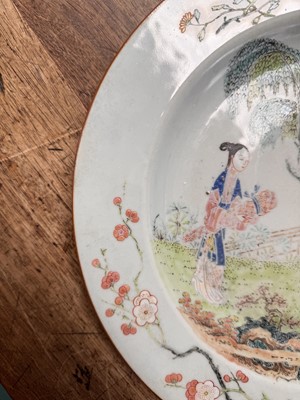 Lot 188 - A CHINESE FAMILLE-ROSE 'LADIES' DISH