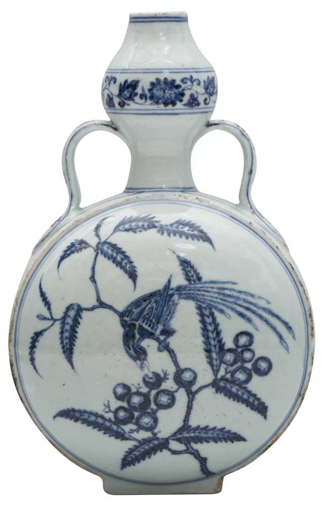 Lot 52 - A CHINESE MING-STYLE BLUE AND WHITE PILGRIM FLASK
