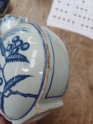 Lot 52 - A CHINESE MING-STYLE BLUE AND WHITE PILGRIM FLASK